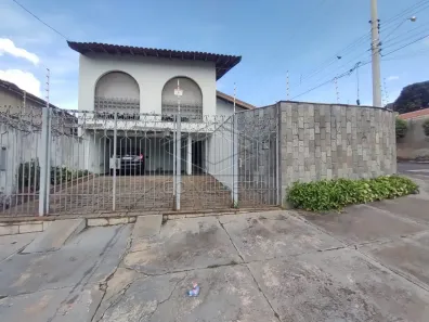 Casa com 3 Quartos à venda, 225m² no Vila Coralina, Bauru