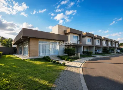 Sobrado com 3 Quartos à venda, 110m² no Campo Comprido, Curitiba