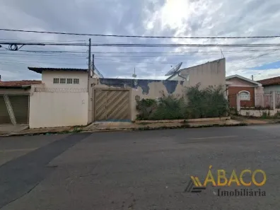 Casa com 3 Quartos para alugar, 172m² no Vila São José, São Carlos