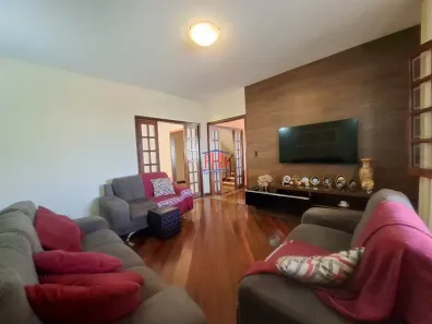 Casa com 5 Quartos à venda, 382m² no Camargos, Belo Horizonte