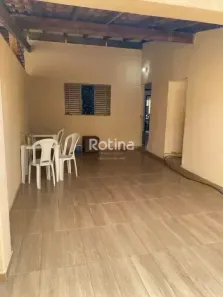 Casa com 2 Quartos à venda, 250m² no Santa Mônica, Uberlândia