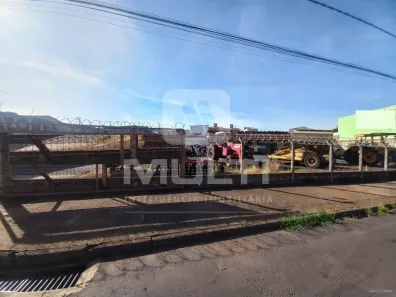 Galpão/Depósito/Armazém com 1 Quarto para alugar, 1600m² no Osvaldo Rezende, Uberlândia