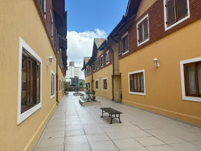 Casa de Condomínio com 3 Quartos para alugar, 180m² no Vila Gomes, São Paulo