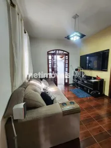 Casa com 2 Quartos à venda, 225m² no Arvoredo, Contagem