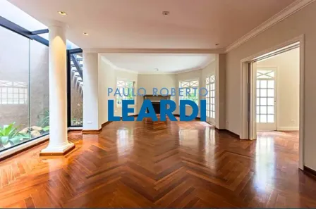 Casa com 4 Quartos à venda, 270m² no Jardim América, São Paulo