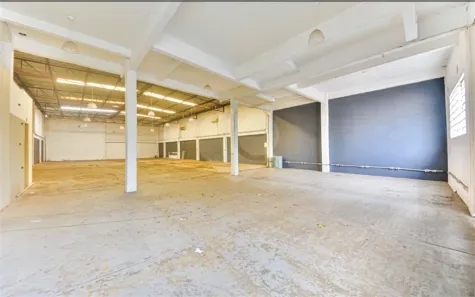 Galpão/Depósito/Armazém à venda, 650m² no Navegantes, Porto Alegre