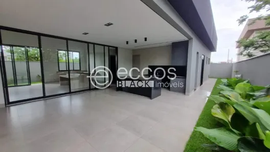 Casa de Condomínio com 3 Quartos à venda, 239m² no Laranjeiras, Uberlândia