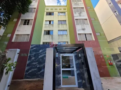 Apartamento com 2 Quartos para alugar, 60m² no Zona 07, Maringá