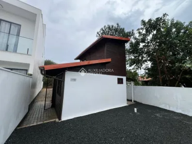Casa com 2 Quartos para alugar, 40m² no Campeche, Florianópolis