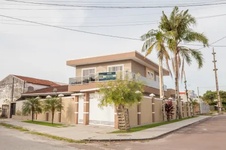 Sobrado com 4 Quartos à venda, 270m² no Bom Retiro, Matinhos