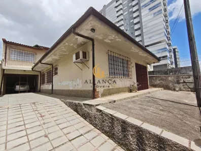 Casa com 3 Quartos à venda, 205m² no Barreiros, São José