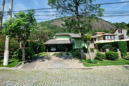 Casa de Condomínio com 4 Quartos à venda, 395m² no Itaipu, Niterói