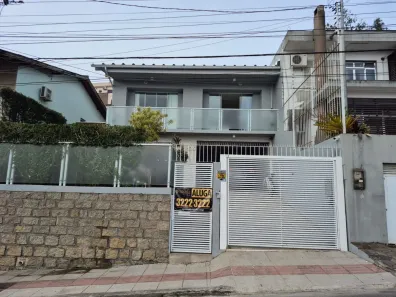 Casa com 3 Quartos para alugar, 180m² no Agronômica, Florianópolis