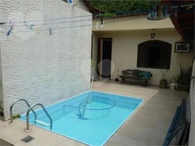 Casa com 3 Quartos à venda, 232m² no Pendotiba, Niterói