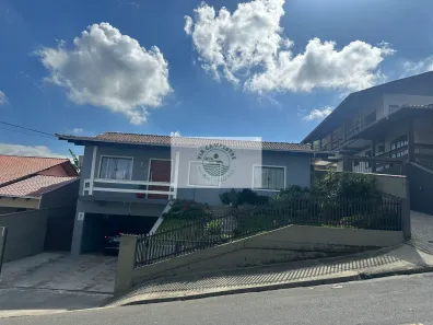 Casa com 3 Quartos à venda, 220m² no Bom Retiro, Joinville