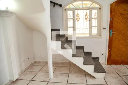 Casa com 3 Quartos para alugar, 157m² no Jardim Terezópolis, Guarulhos