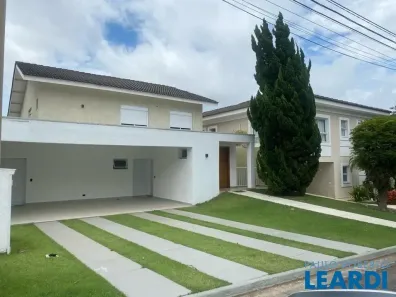 Casa de Condomínio com 4 Quartos à venda, 380m² no Recanto Sombra do Ipê, Santana de Parnaíba