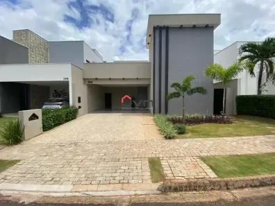 Casa com 3 Quartos para alugar, 200m² no Laranjeiras, Uberlândia