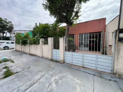 Casa com 3 Quartos para alugar, 250m² no Pinheiro, Maceió