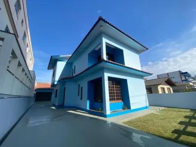 Casa com 3 Quartos para alugar, 232m² no Centro, Biguaçu