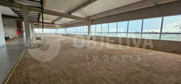 Sala Comercial para alugar, 37m² no Segismundo Pereira, Uberlândia