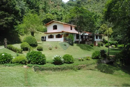 Fazenda/Sítio com 10 Quartos à venda, 900000m² no , Nova Friburgo