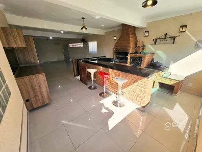 Casa com 3 Quartos para alugar, 250m² no Jardim Graziela, Barueri