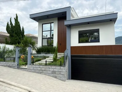 Casa com 3 Quartos à venda, 299m² no Centro, Palhoça