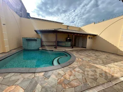Casa com 3 Quartos à venda, 282m² no Vigilato Pereira, Uberlândia