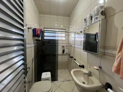 Sobrado com 2 Quartos à venda, 254m² no Vila Mateo Bei, São Vicente