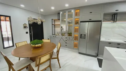 Sobrado com 3 Quartos à venda, 243m² no Jardim Oriente, São José dos Campos