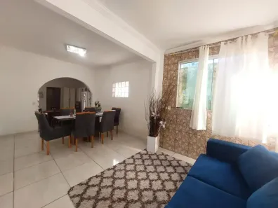 Casa com 6 Quartos à venda, 240m² no Fonte Grande, Contagem