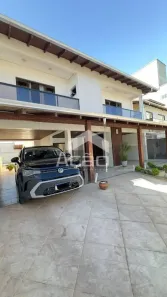 Sobrado com 4 Quartos para alugar, 330m² no Dom Bosco, Itajaí