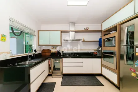 Casa de Condomínio com 3 Quartos à venda, 140m² no Uberaba, Curitiba