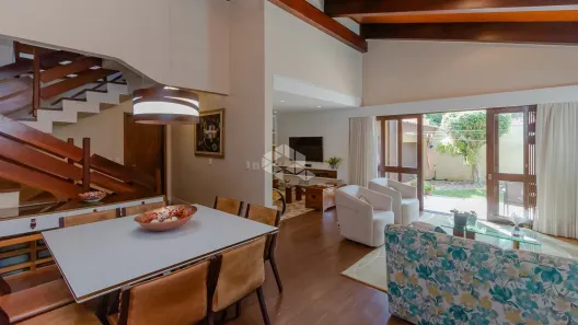 Casa com 4 Quartos à venda, 340m² no Chácara das Pedras, Porto Alegre