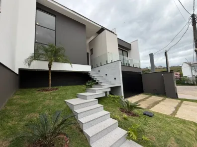 Casa com 3 Quartos à venda, 230m² no Jardim Amália, Volta Redonda
