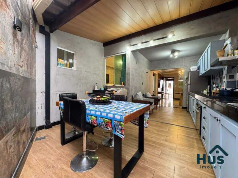 Casa com 2 quartos — Santa Amélia, Belo Horizonte