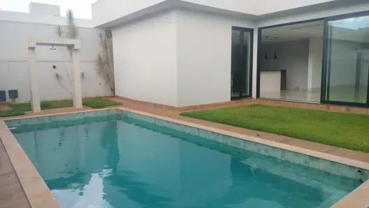 Sobrado com 3 Quartos para alugar, 490m² no Residencial Anaville, Anápolis