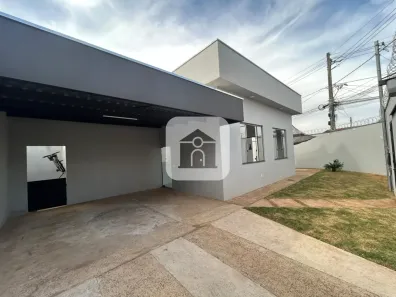 Casa com 3 Quartos para alugar, 110m² no Jardim Europa, Uberlândia