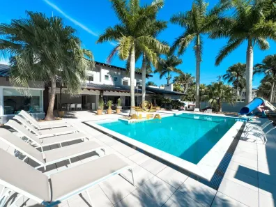 Casa de Condomínio com 6 Quartos à venda, 600m² no Jardim Acapulco, Guarujá