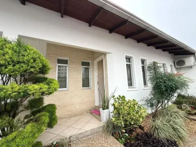 Casa com 2 Quartos para alugar, 198m² no São João, Itajaí