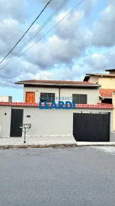 Casa com 3 Quartos à venda, 225m² no Jardim Centenário, Poços de Caldas