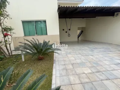 Imóvel Comercial com 8 Quartos à venda, 457m² no Presidente Roosevelt, Uberlândia