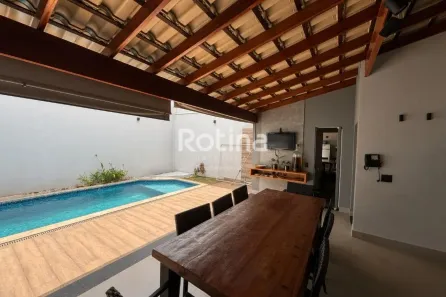 Casa com 3 Quartos à venda, 219m² no Jardim Karaíba, Uberlândia
