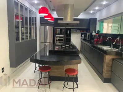 Sobrado com 7 Quartos à venda, 300m² no Jardim das Bandeiras, São Paulo