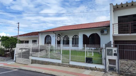 Casa com 3 Quartos à venda, 124m² no Barreiros, São José