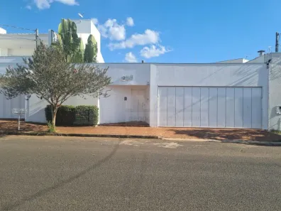 Casa com 3 Quartos à venda, 210m² no Jardim Karaíba, Uberlândia