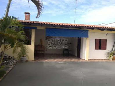 Sobrado com 3 Quartos à venda, 240m² no Laranjeiras, Uberlândia