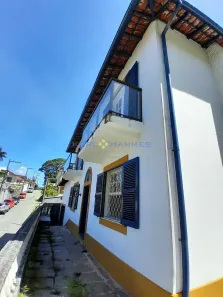 Casa com 5 Quartos à venda, 231m² no Valparaíso, Petrópolis