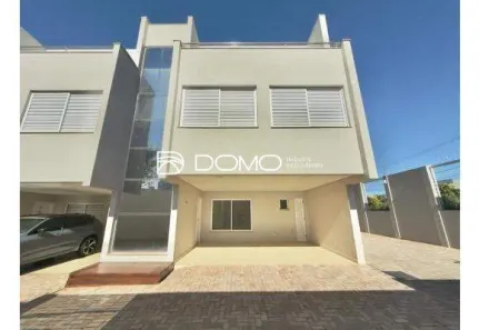 Sobrado com 2 Quartos à venda, 190m² no Pioneiros Catarinenses, Cascavel
